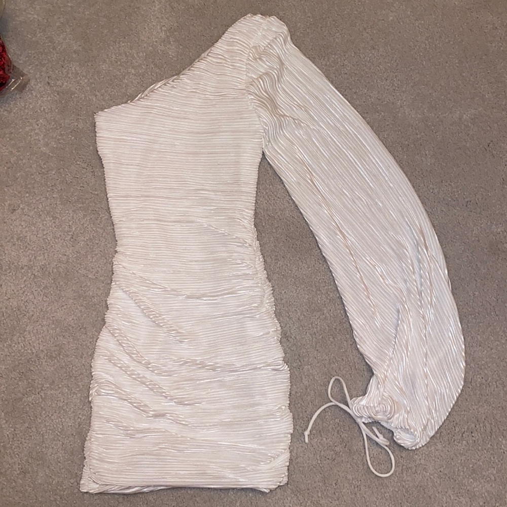 Ivy pleated one shoulder dress in white
